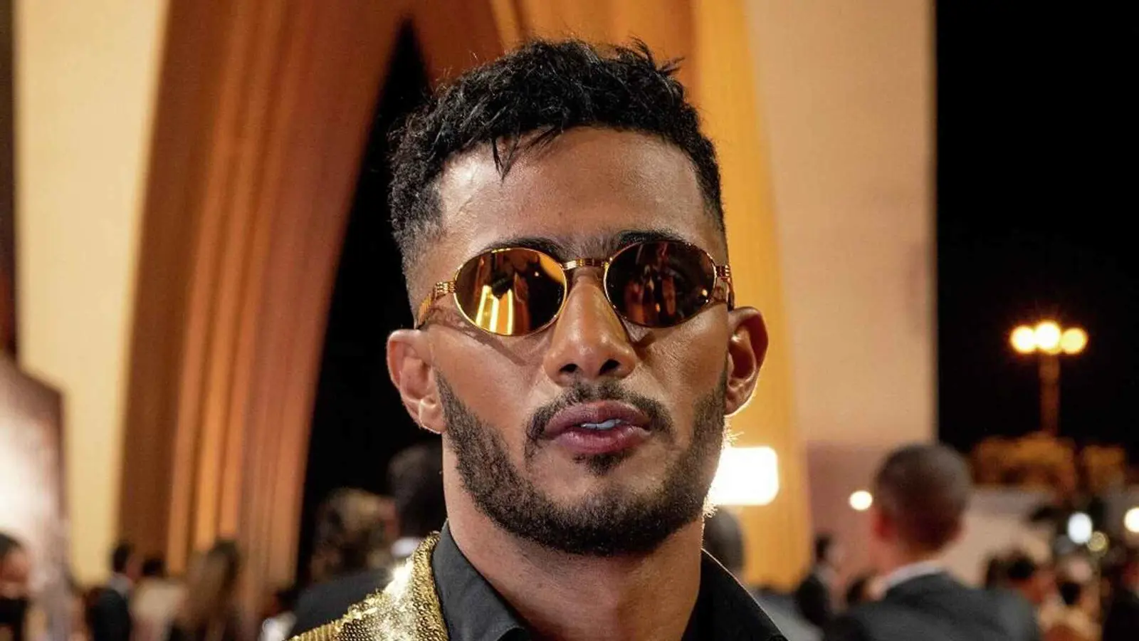 محمد رمضان يكشف عن مفاجآت مثيرة في 2025 (فيديو)