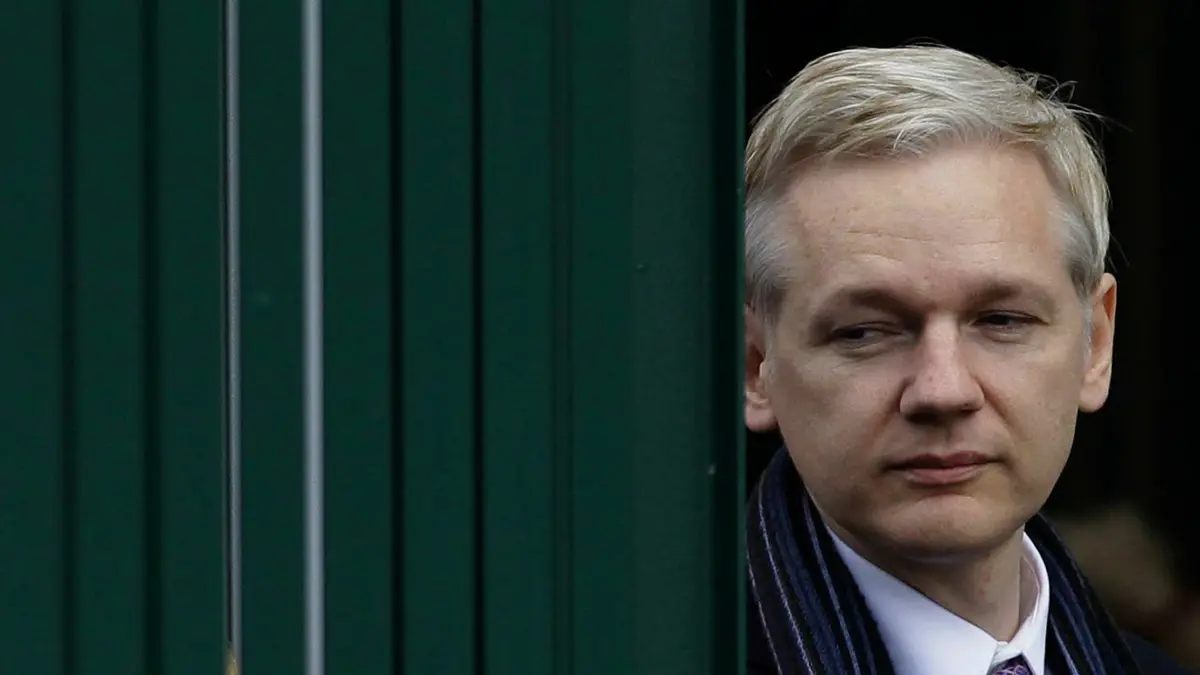 خطيبة جوليان أسانج تصف احتجازه في بريطانيا بـ"البشع"