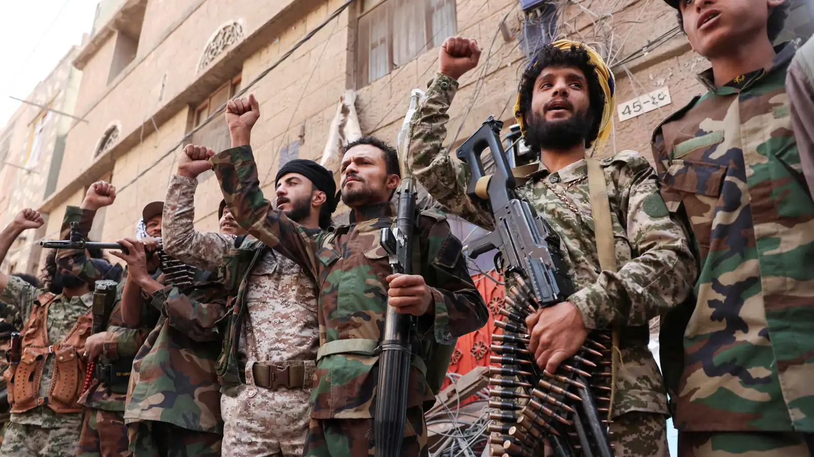 الحوثيون يهددون اليمنيين بسبب توثيق آثار الغارات الإسرائيلية