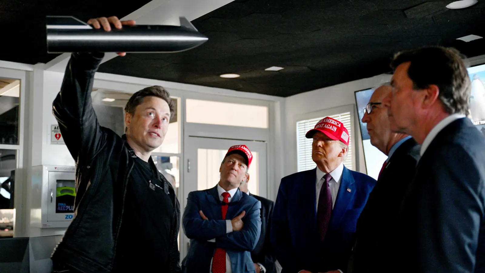 خبراء: نزاع ترامب وماسك يهدد بـ"هزّة عنيفة" في الفضاء الأمريكي