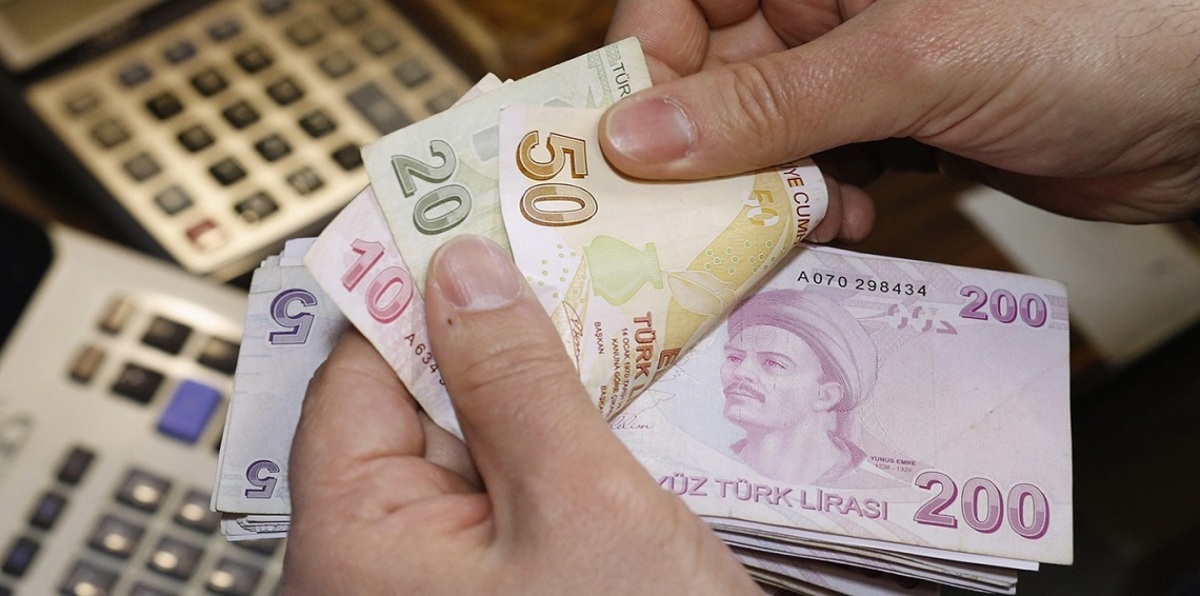 الليرة التركية تهبط إلى مستوى قياسي مقابل الدولار