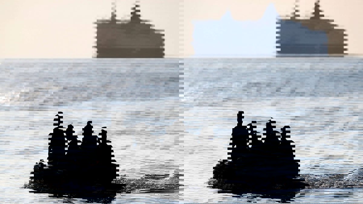 العثور على جثث 6 لاجئين سوريين على متن قارب وصل إلى صقلية