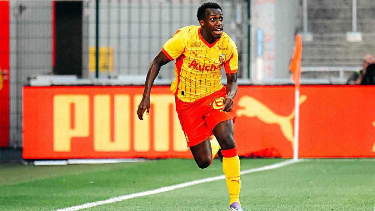 صدمة للاتحاد والنصر.. "بند سري" حاسم في عقد سعود عبد الحميد