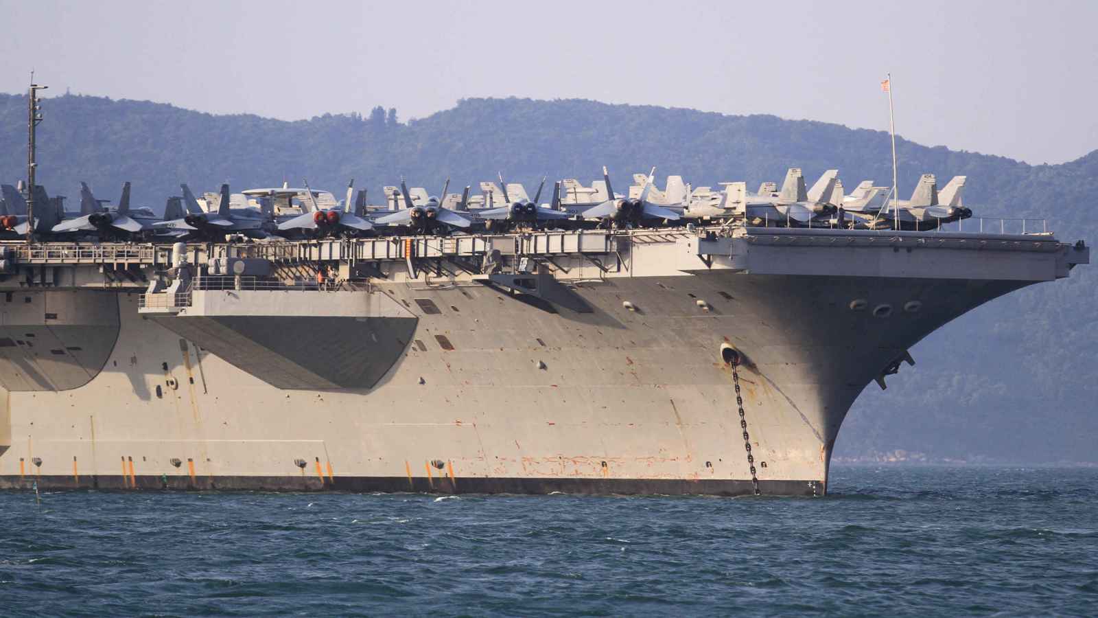 "كارل فينسون".. واشنطن تدفع بحاملة طائرات جديدة إلى بحر العرب (فيديو)