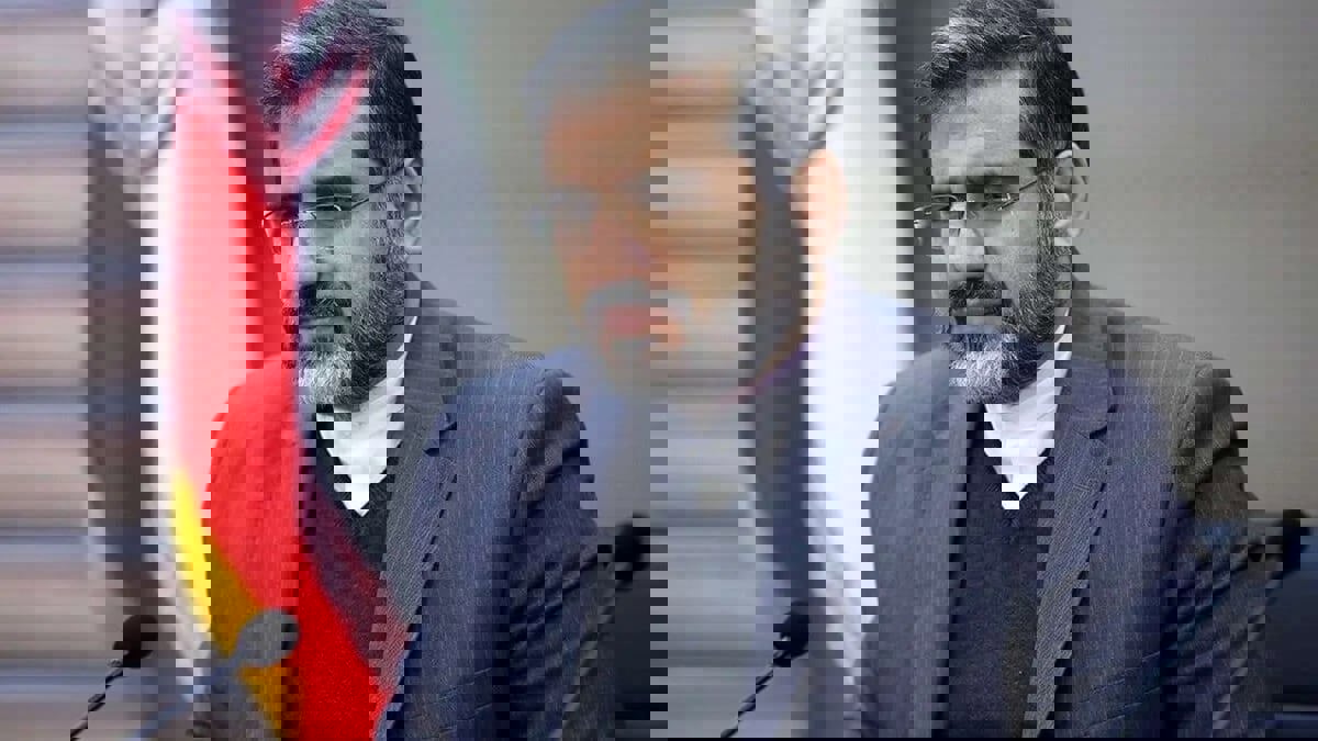 إيران.. "الفساد المالي" يحول دون ترشح وزير الثقافة لانتخابات الرئاسة