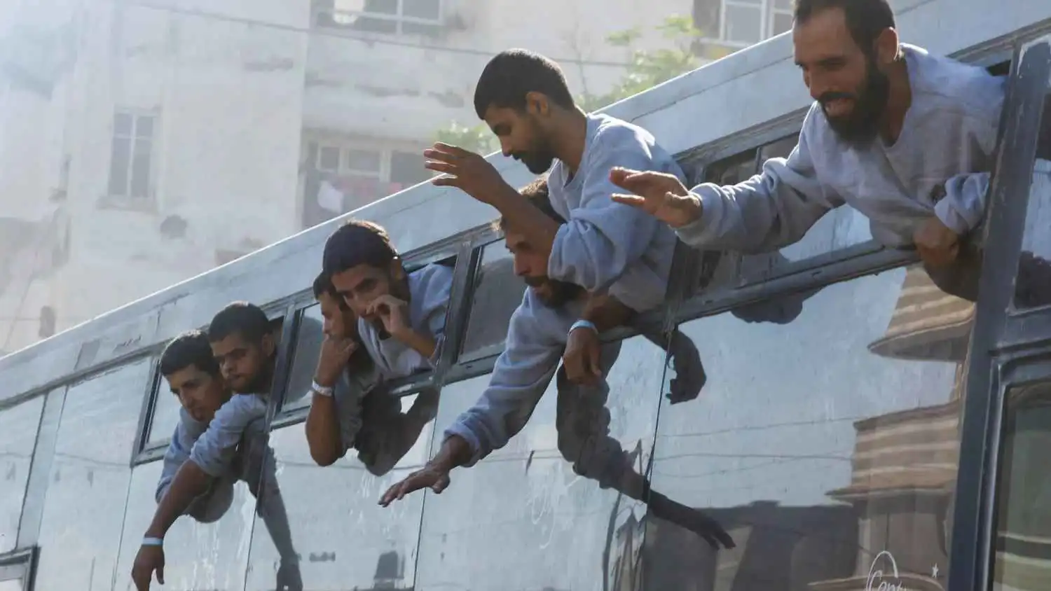 إسرائيل تفرج عن 5 فلسطينيين من غزة