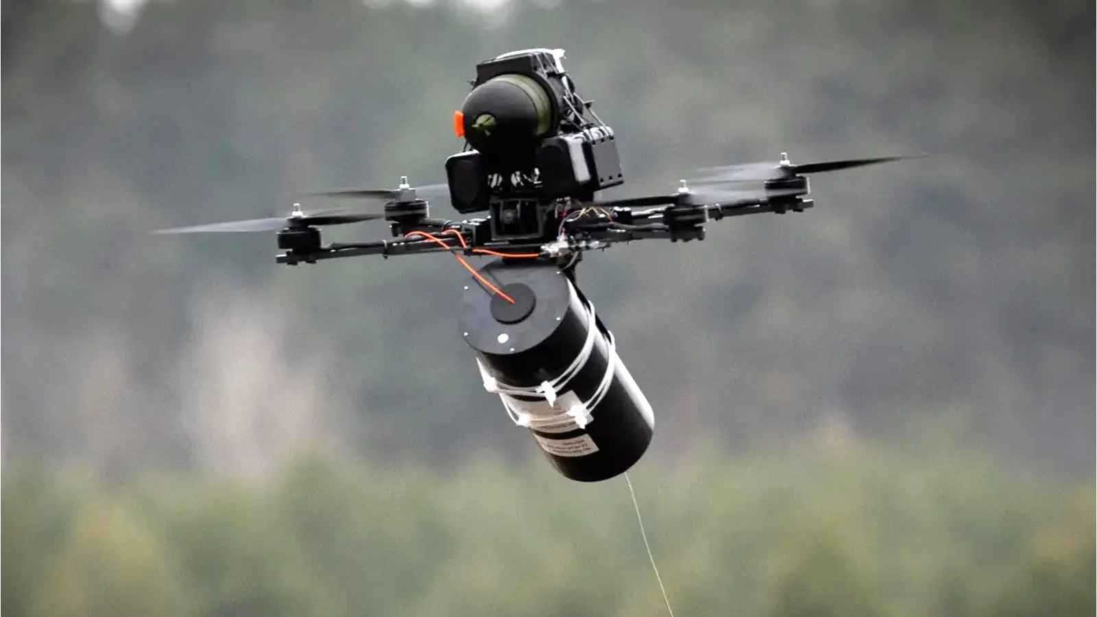 وسط نذر حرب جديدة.. مسيّرات "غامضة" تحلق فوق منشآت طهران الصاروخية