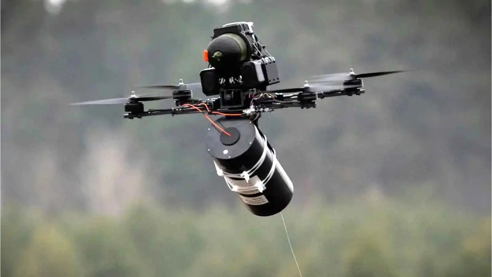 وسط نذر حرب جديدة.. مسيّرات "غامضة" تحلق فوق منشآت طهران الصاروخية