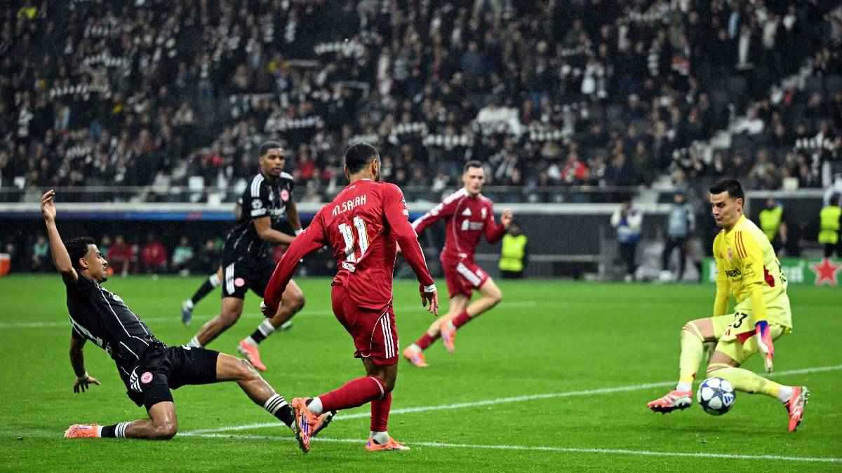 يستحق التعاطف والاحترام.. إعلامي إنجليزي يدافع عن محمد صلاح