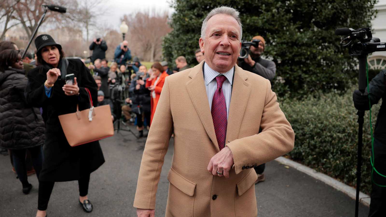 "بلومبرغ": نصائح ويتكوف لمستشاري بوتين مهّدت الطريق لخطة ترامب في أوكرانيا