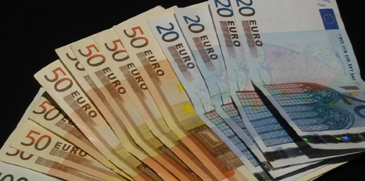 اليورو يرتفع بعد انتخاب ماكرون رئيسا لفرنسا