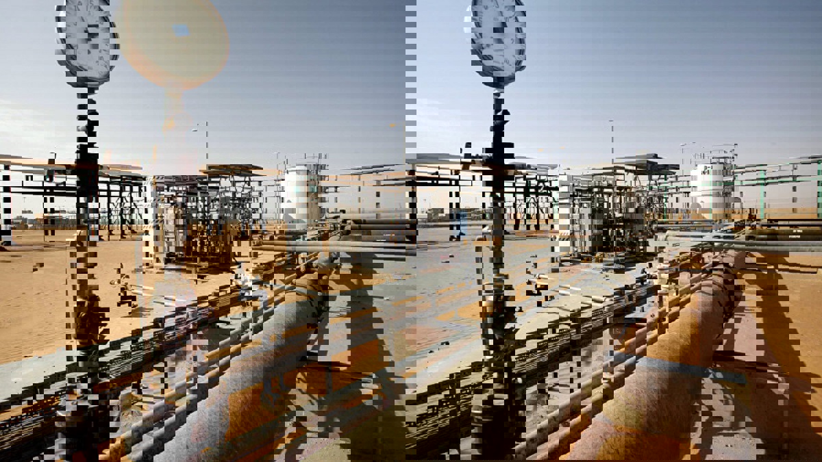 انخفاض إنتاج ليبيا النفطي بـ880 ألف برميل يوميا جراء إغلاق الحقول