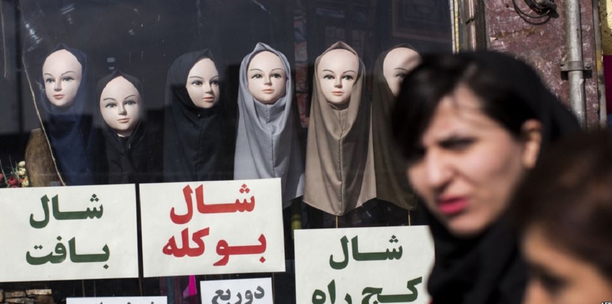 اعتقال 29 مؤيدًا لنزع الحجاب في إيران