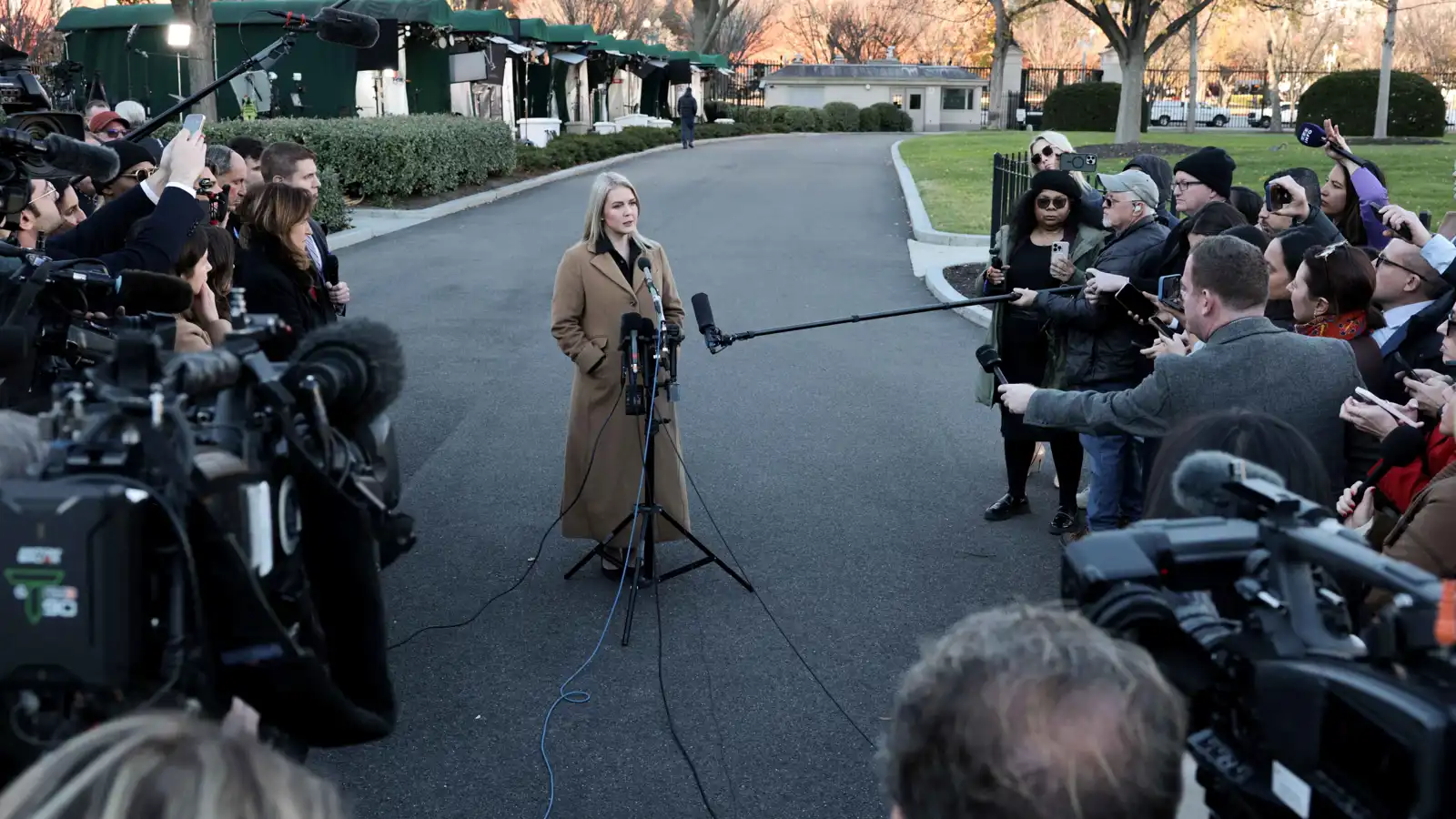 البيت الأبيض يكشف موقف ترامب من إقالة مدير "إف.بي.آي"