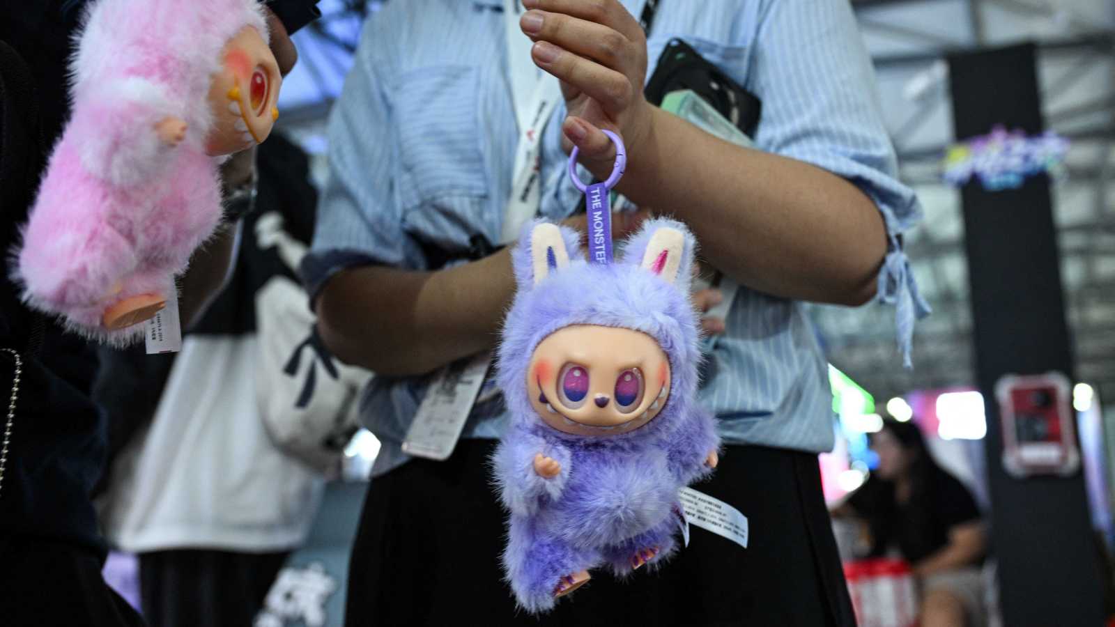 أثارت ضجة على تيك توك.. دمى لابوبو المقلدة تثير قلق السلطات