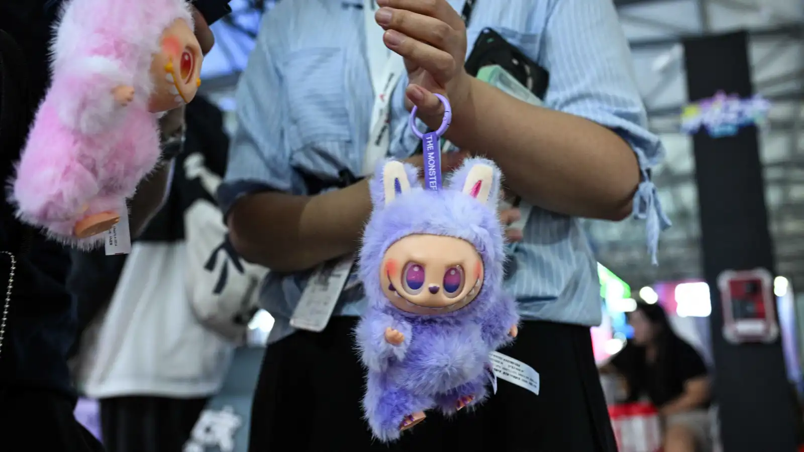 أثارت ضجة على تيك توك.. دمى لابوبو المقلدة تثير قلق السلطات