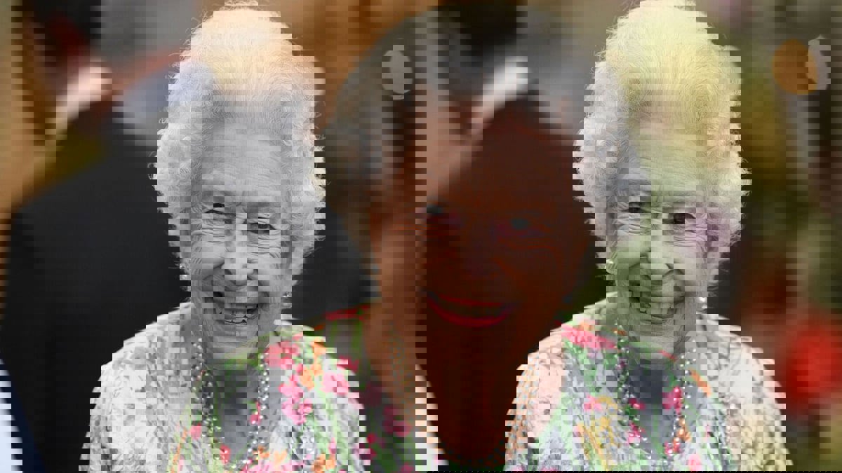 هل تتنحى الملكة إليزابيث الثانية عن العرش بعد فضيحة ابنها إدوارد؟