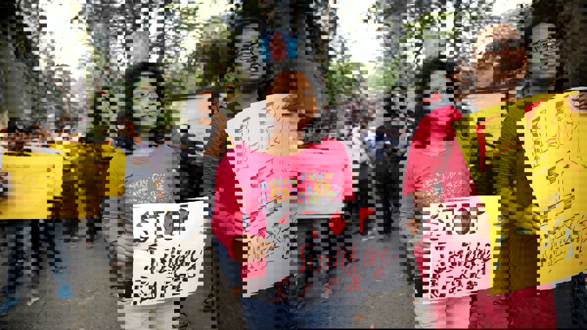 ضحية اغتصاب في الهند تفارق الحياة بعد إشعال النيران فيها