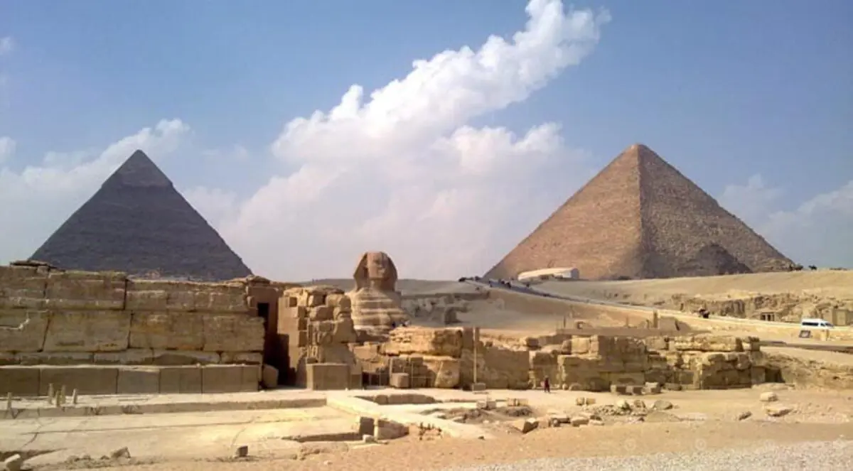 الأهرامات وأبو الهول يستقبلان "مونديال القاهرة للفن والإعلام"