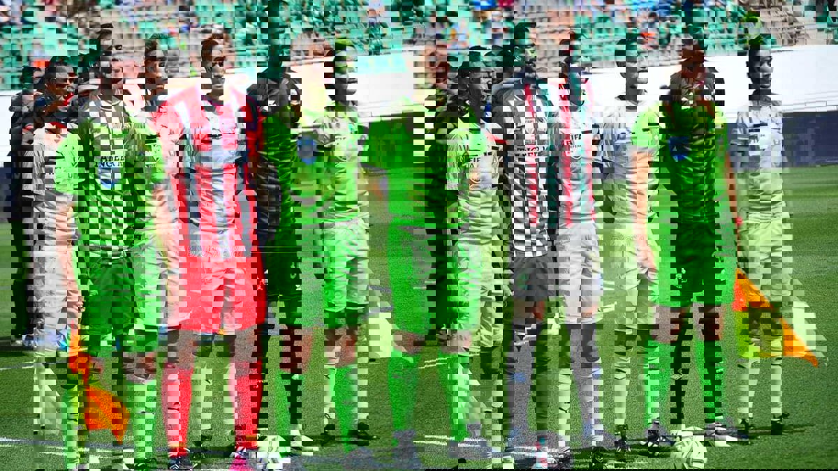 محمد كمال لاعب المغرب التطواني يسخر من الحكمة بشرى كربوبي (صورة)