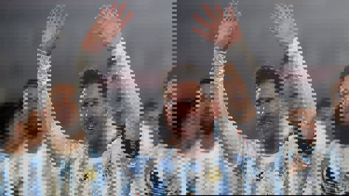 ميسي يبكي خلال الاحتفال بلقب كوبا أمريكا أمام الجماهير (فيديو)