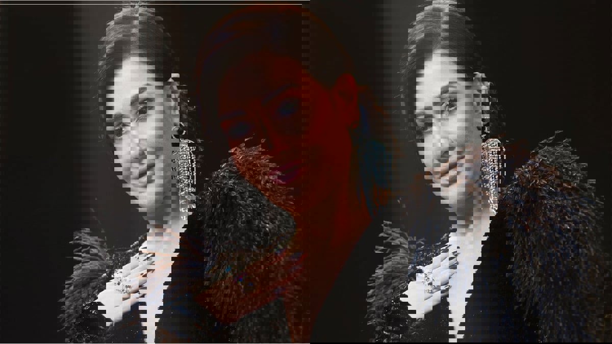 ما الذي يحدث في حياة الفنانة غادة عبدالرازق؟