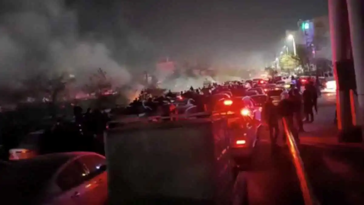 "يعيش آخر أيامه".. المستشار الألماني يرجح قرب نهاية النظام الإيراني