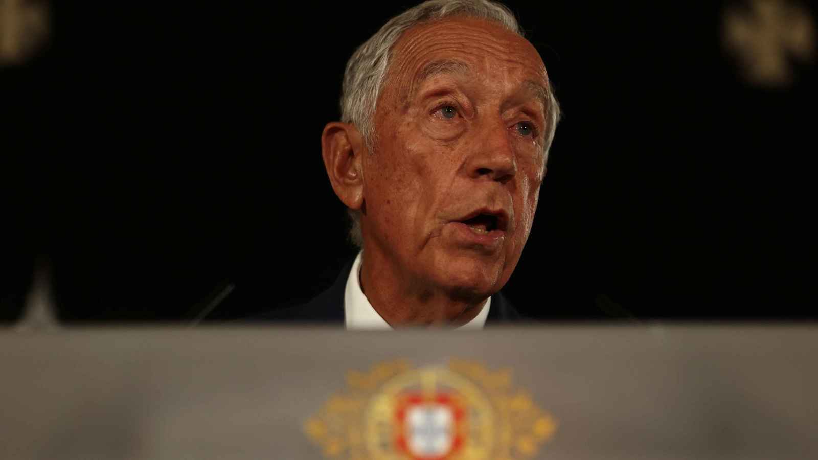 الرئيس البرتغالي يحل البرلمان ويدعو لانتخابات مبكرة