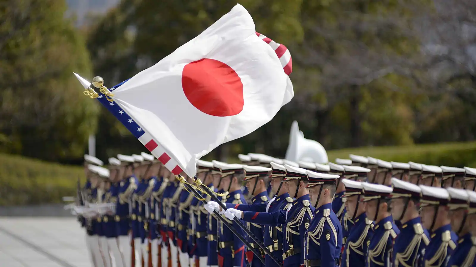 اليابان تودع "دستور السلام".. تسليح طوكيو يشعل أزمة مع بكين