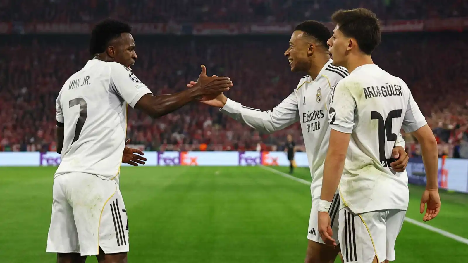 أريد راتبا أعلى من مبابي.. فينيسيوس يصدم فلورنتينو بيريز