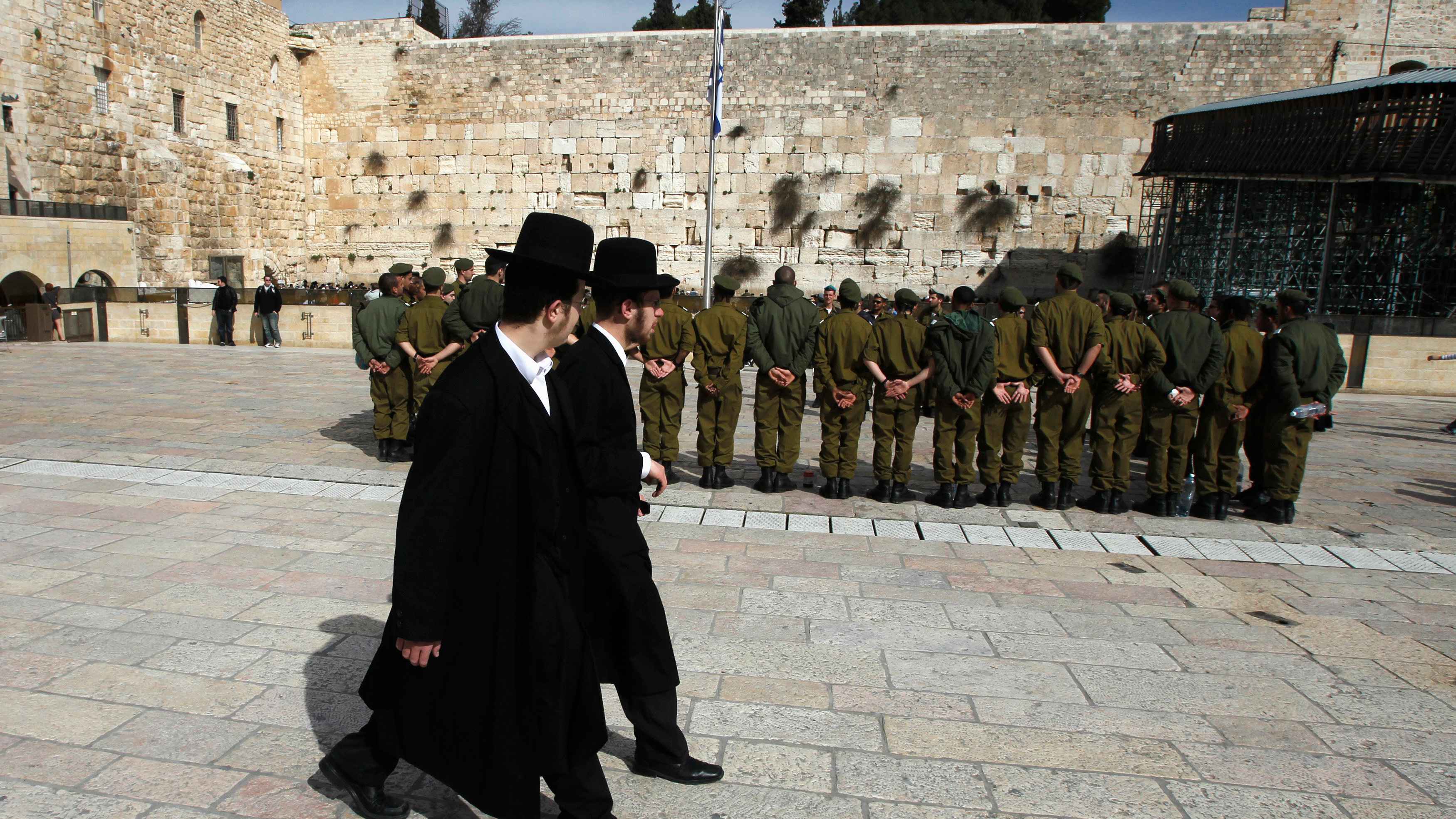 معركة الحريديم تتأجج ضد نتنياهو وسط دعوات إلى عصيان التجنيد