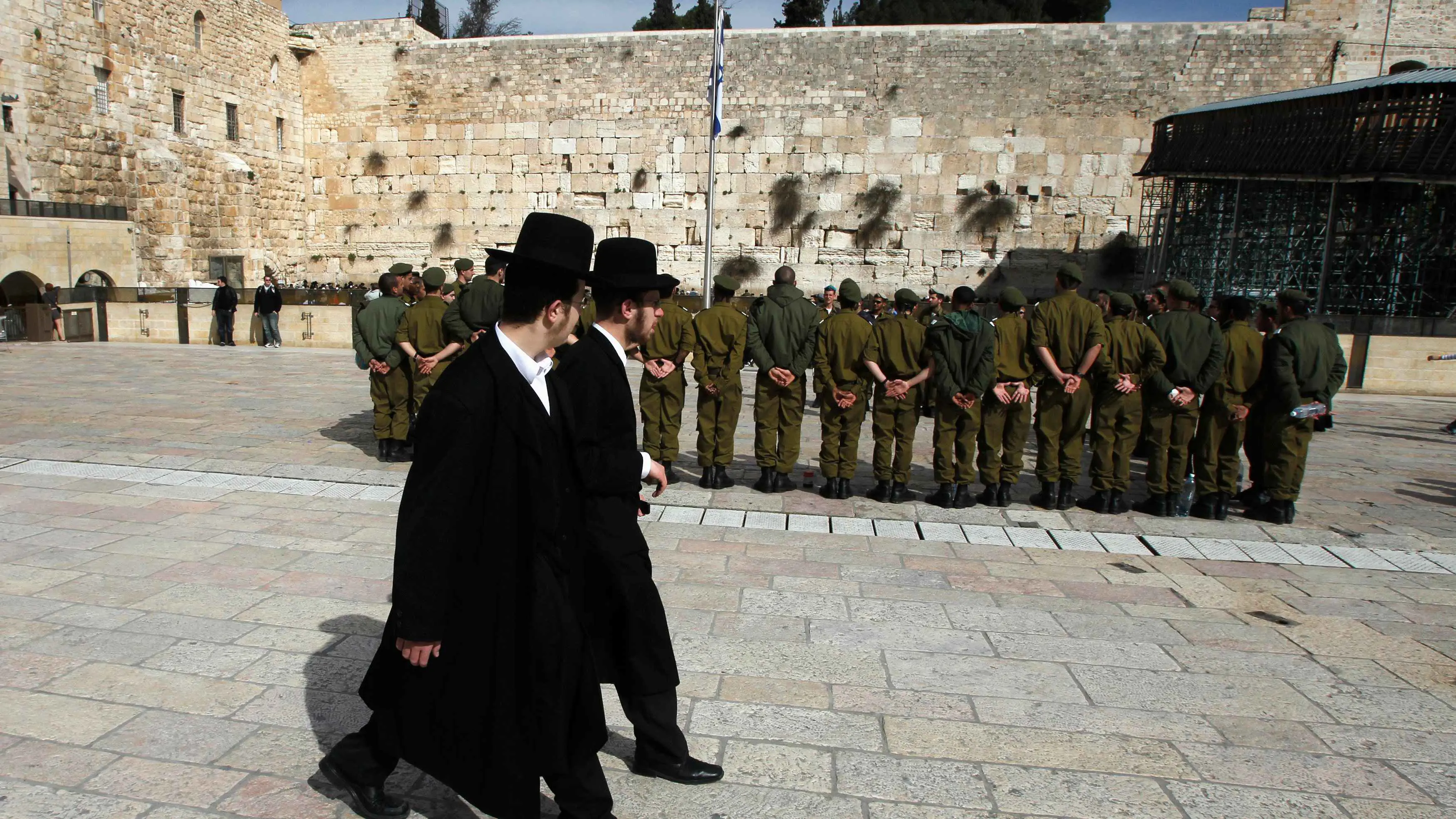 معركة الحريديم تتأجج ضد نتنياهو وسط دعوات إلى عصيان التجنيد