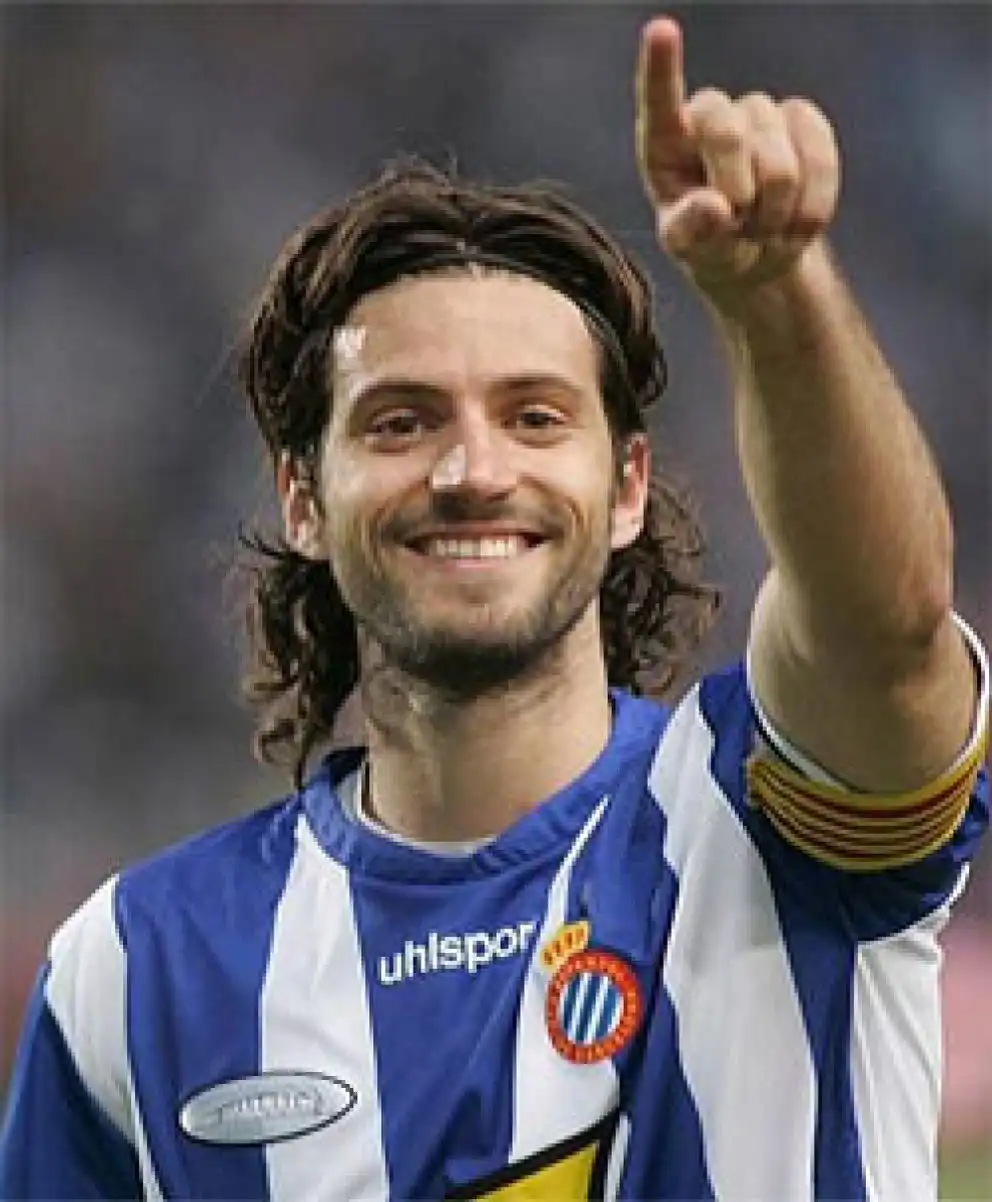 دانييل خاركي لاعب إسبانيول الراحل