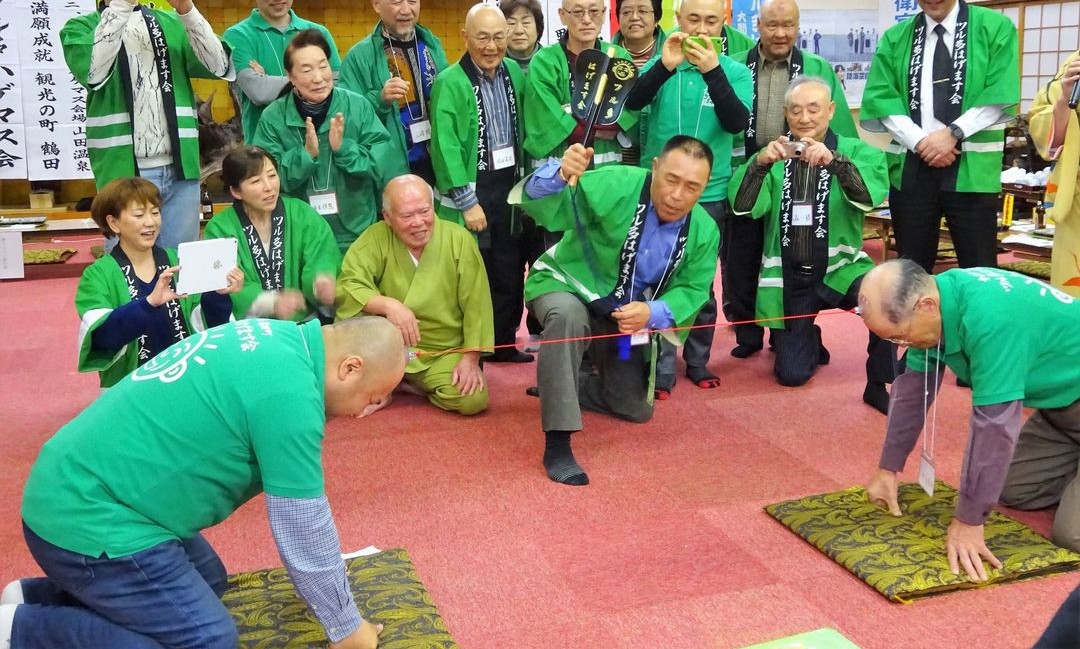 للرجال الصلع فقط.. رياضة يابانية هي الأغرب في العالم (صور)
