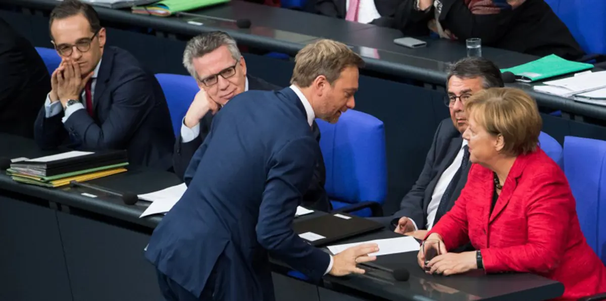 "الاشتراكي الألماني" يضيء شمعة لميركل في نهاية النفق لكن بشروط صعبة