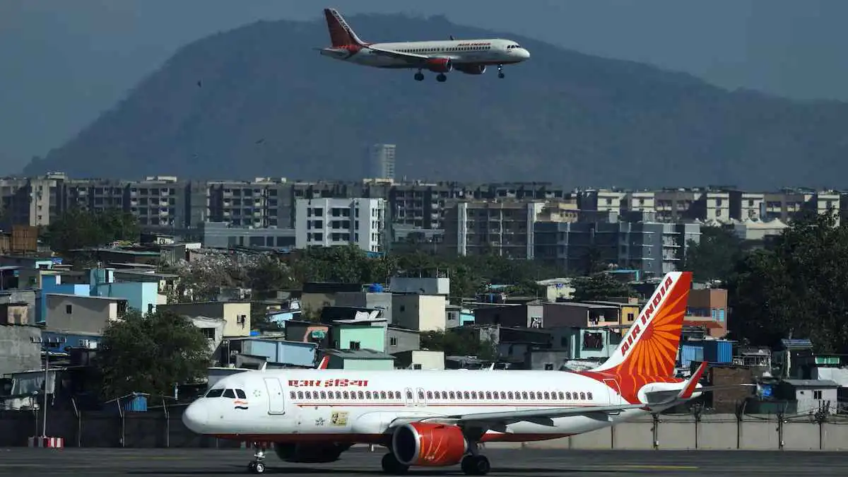 بعد رصد مسيرات.. تعليق الطيران وتحويل الرحلات في مطار برلين