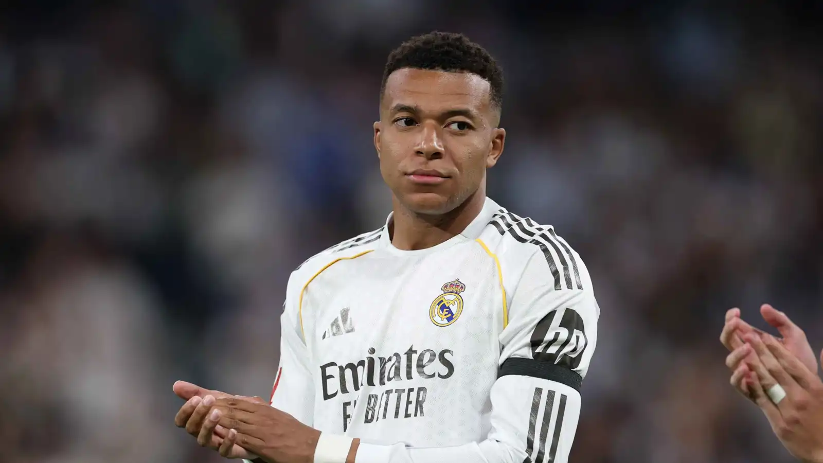 جماهير ريال مدريد تصدم فينيسيوس جونيور ومبابي أمام ألافيس (فيديو)