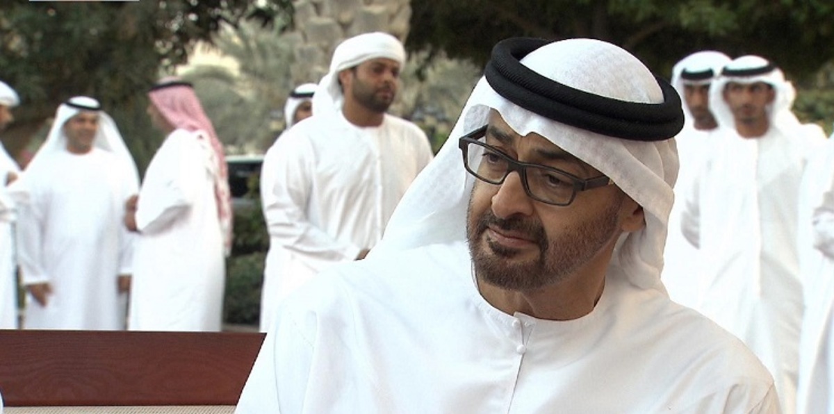 بالفيديو.. مبادرة لطيفة من محمد بن زايد تجاه الملك سلمان