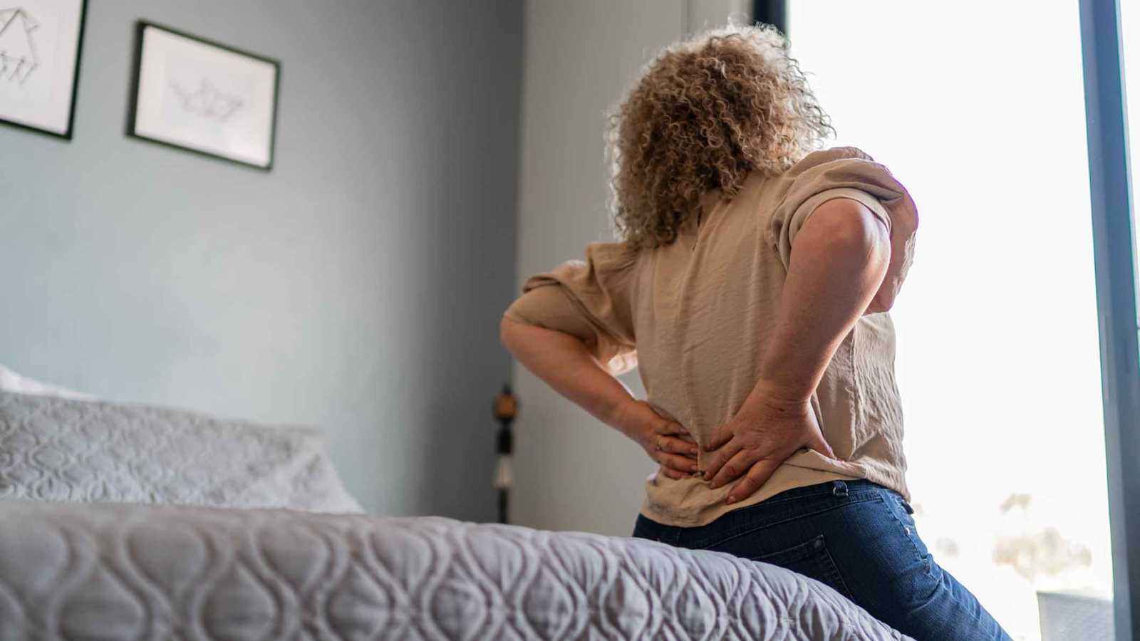 4 عادات يومية قد تكون السبب وراء آلام ظهرك