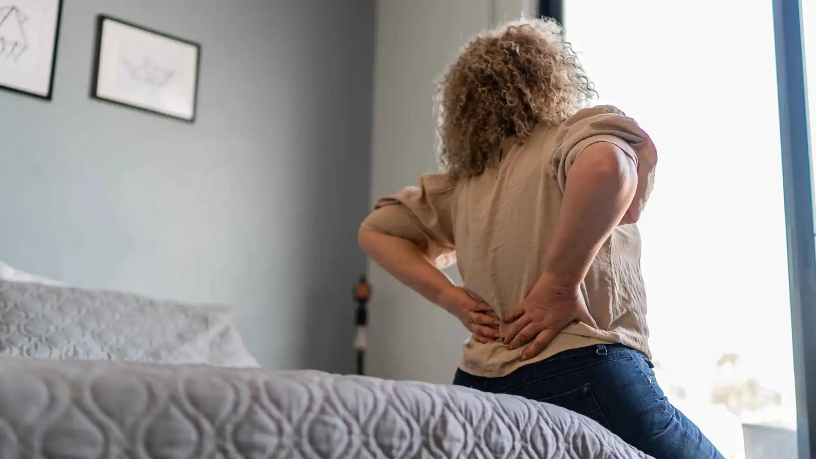 4 عادات يومية قد تكون السبب وراء آلام ظهرك