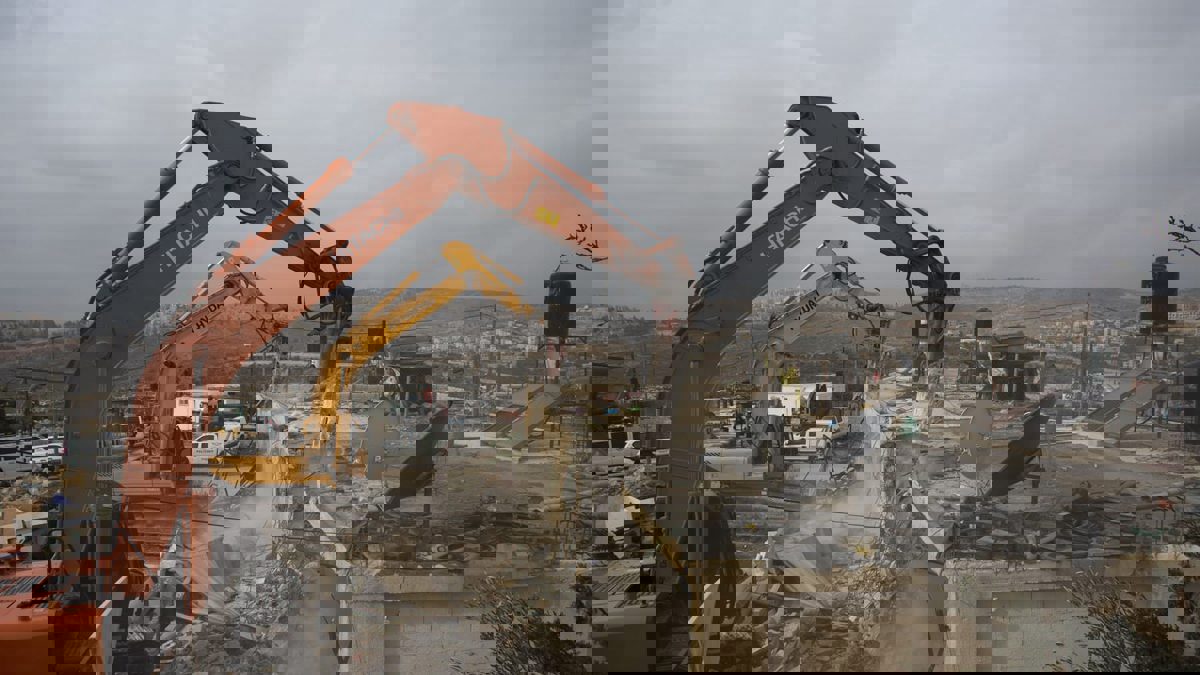 في اعتداء وصفه اشتية بـ"جريمة حرب".. إسرائيل تهدم عشرات الشقق السكنية جنوب القدس (فيديو)