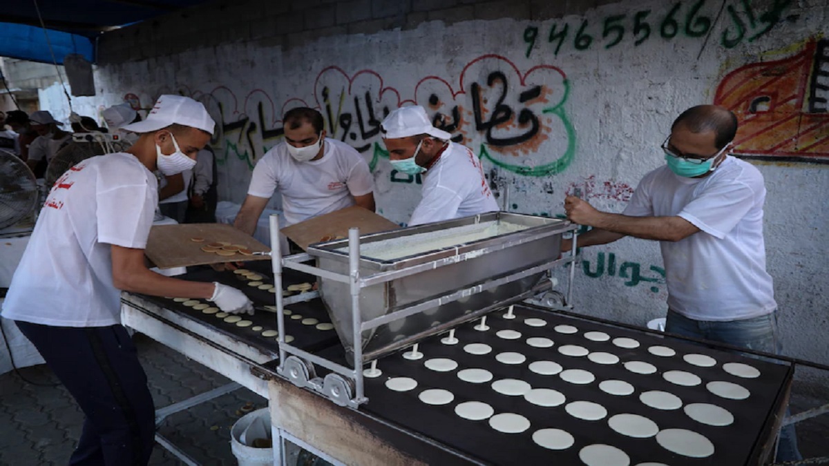 صحف عالمية: استقالة أبرز عالم أوبئة بريطاني بسبب فضيحة.. والحياة تعود لقطاع غزة في رمضان