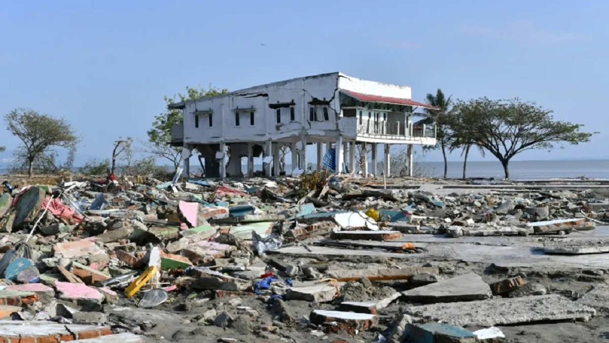 زلزال بقوة 6.1 درجات قبالة سومطرة الأندونيسية