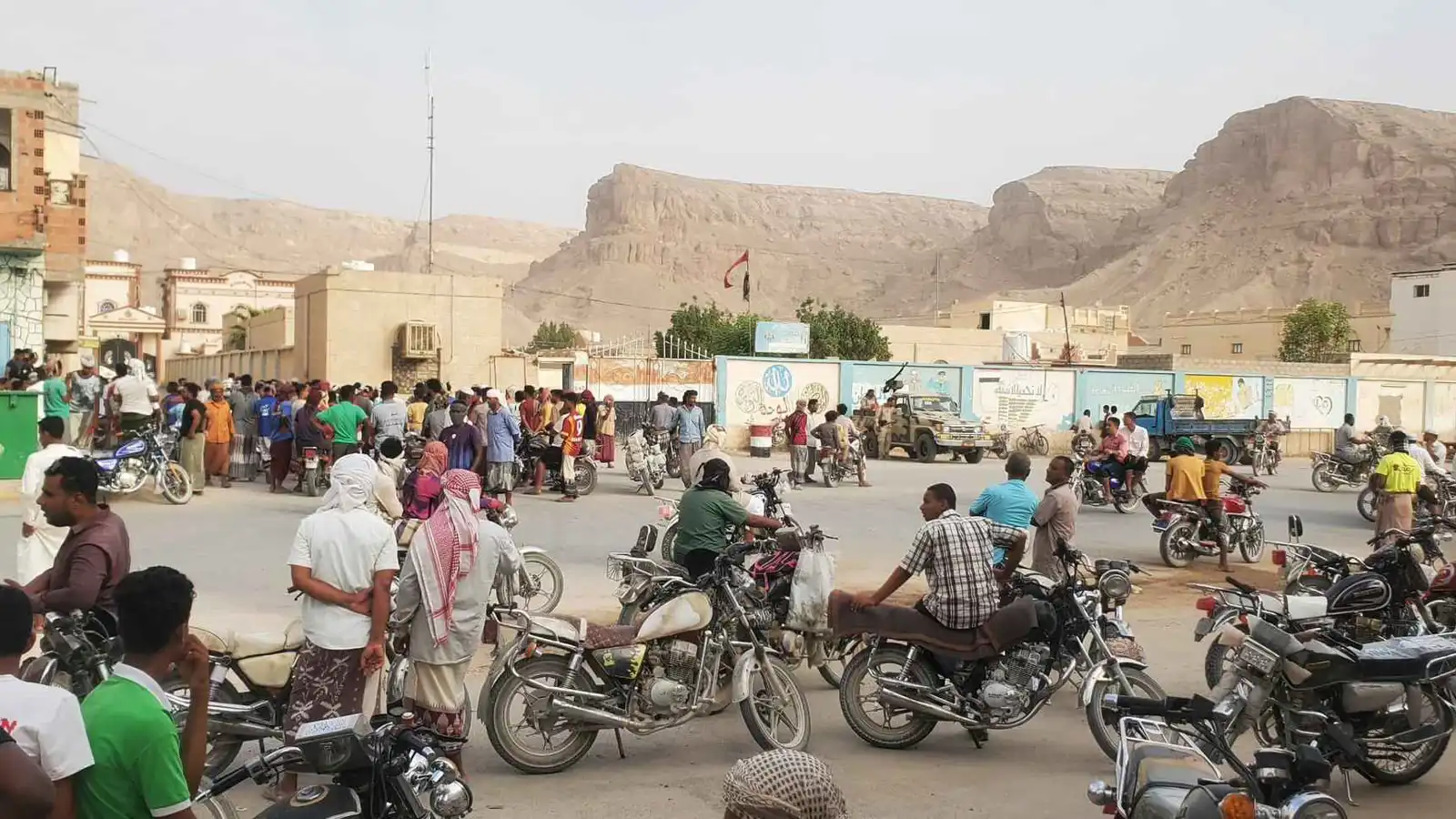 مقتل متظاهر في حضرموت اليمنية وتحذير من "المندسين" (فيديو)