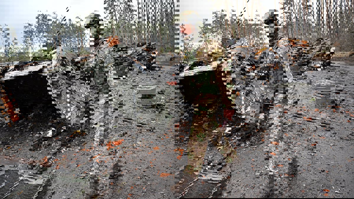 كيف أصبحت الهواتف المحمولة سلاح حرب في أوكرانيا؟