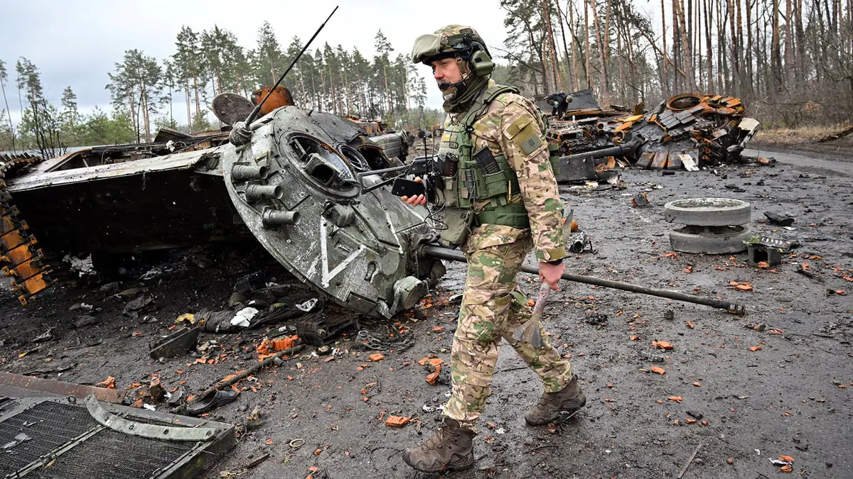 كيف أصبحت الهواتف المحمولة سلاح حرب في أوكرانيا؟