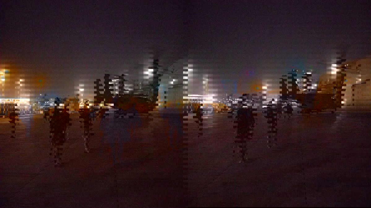 العراق.. هجوم صاروخي يستهدف قاعدة تضم قوات أمريكية وطائرات إف 16