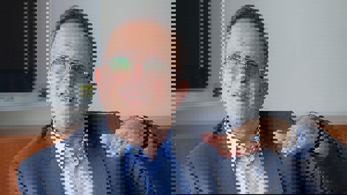 السجن 10 سنوات لرئيس البنك المركزي الإيراني الأسبق