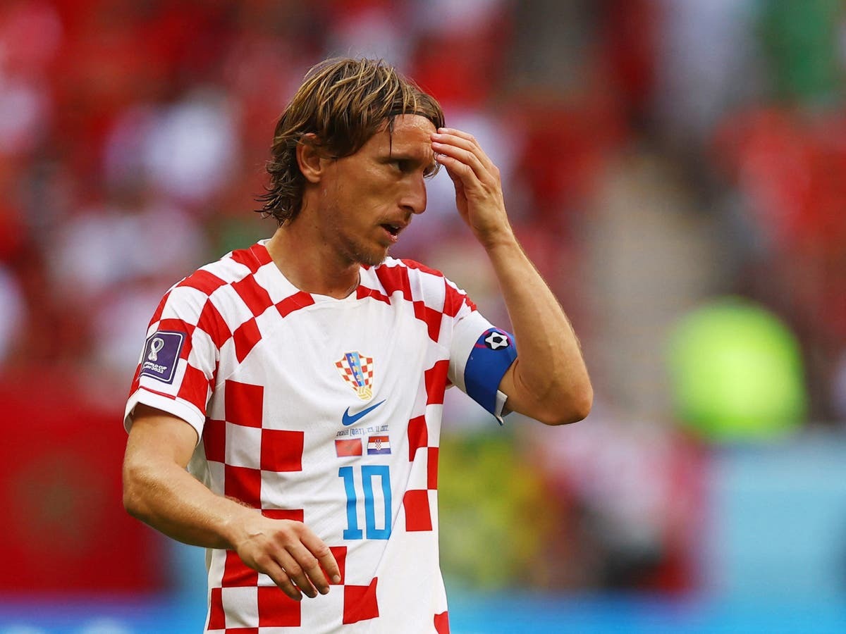 لوكا مودريتش يطيح برقم أسطورة ريال مدريد ويهدّد ميسي