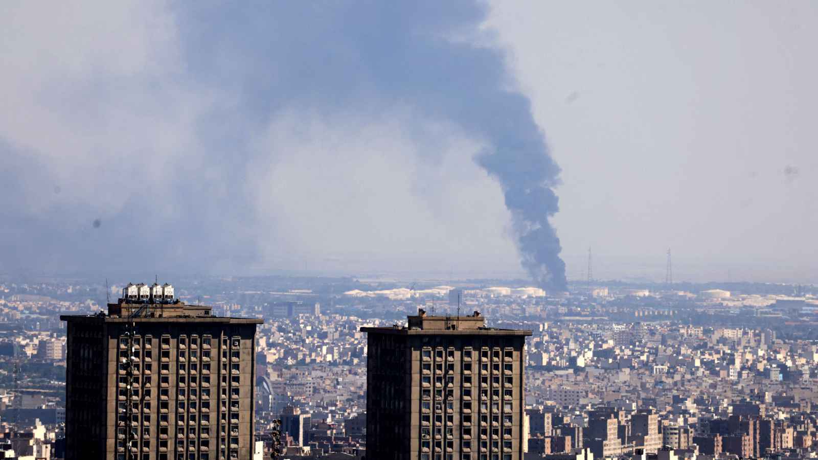 إسرائيل تستهدف مبنى الهلال الأحمر الإيراني وانفجارات عنيفة في طهران (فيديو)